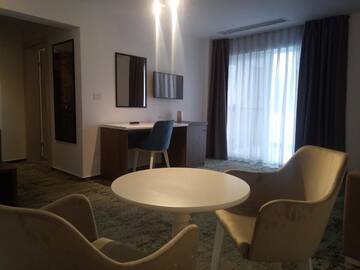 Фото номера Апартаменты с балконом Курортные отели Royal Hotel &amp; Events г. Băileşti 5